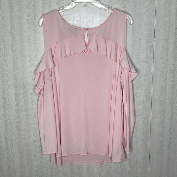 ❤️ 🆕 BOUTIQUE flounce Cold Shoulder Blouse Size 1X - Picture 3 of 5